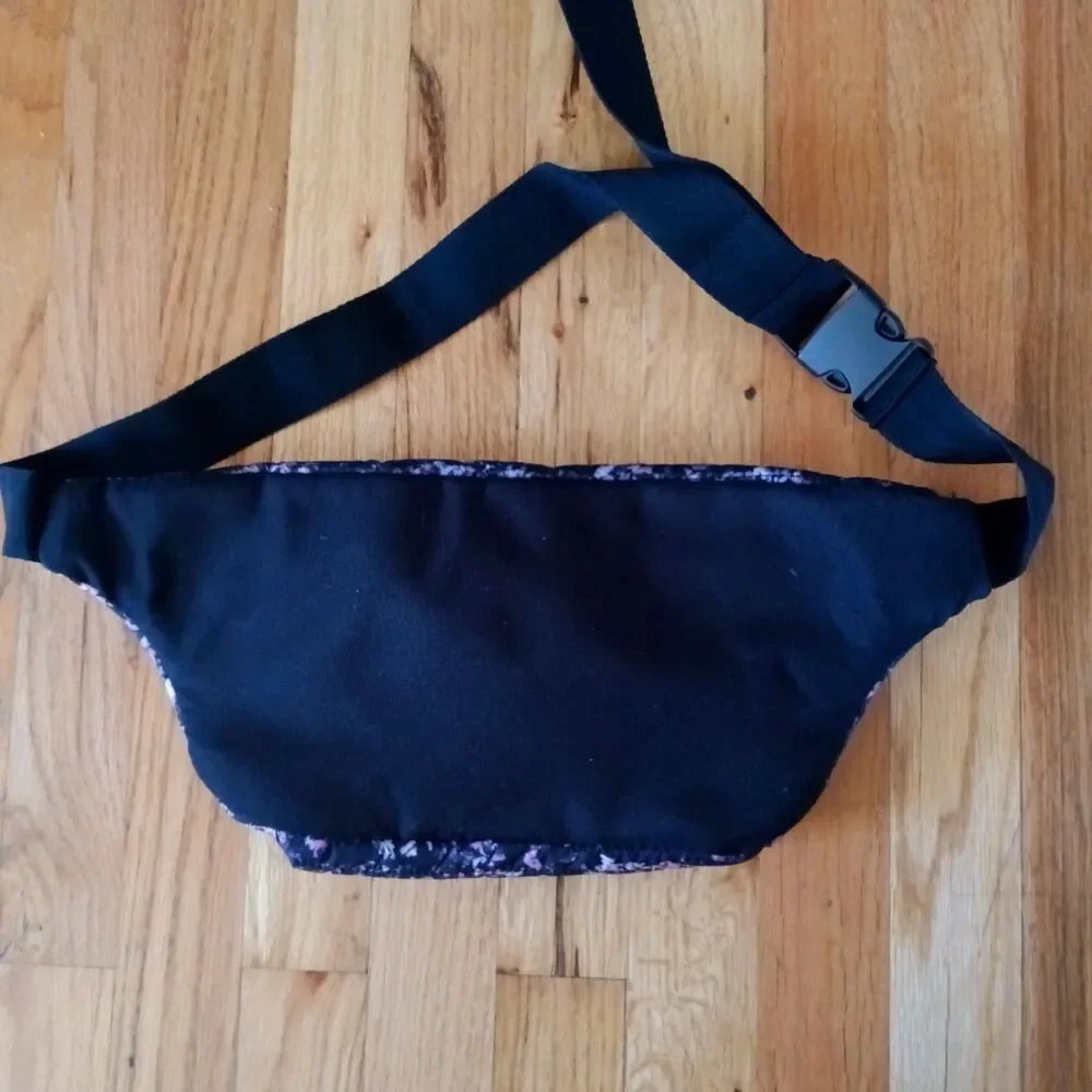 Reebok Rylan Quilted Fanny Pack tie dye back pink - Picture 4 of 6